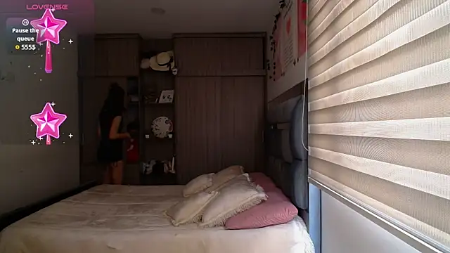 Kittyross online show from 02-05-26, 03:19