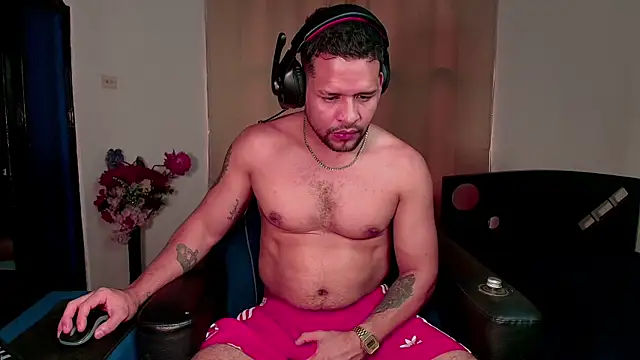 LucasGaeel online show from 12-20-25, 01:03