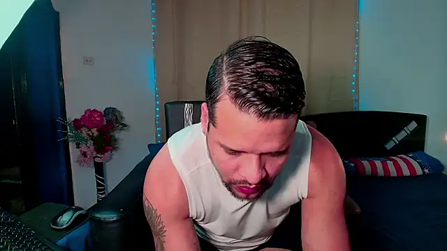 LucasGaeel online show from 12-14-25, 11:43