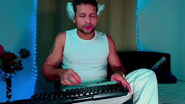 LucasGaeel online show from 11-11-25, 01:00