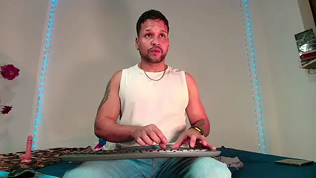 LucasGaeel online show from 03-04-26, 01:24