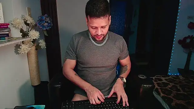 LucasGaeel online show from 05-10-26, 02:59