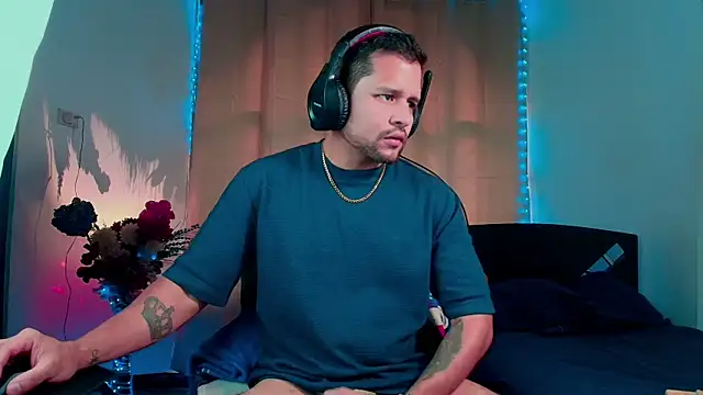 LucasGaeel online show from 10-16-25, 08:17