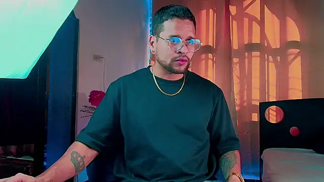 LucasGaeel online show from 11-04-25, 08:23