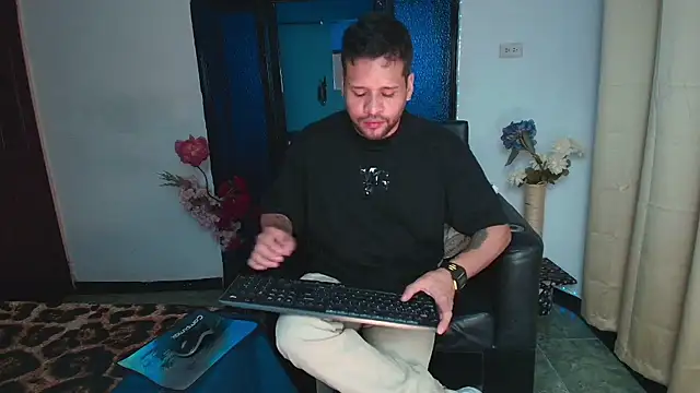 LucasGaeel online show from 06-06-26, 12:27