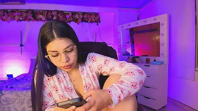 kloe28 online show from 12-23-25, 10:03