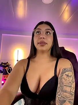 kloe28 online show from 10-25-25, 11:42