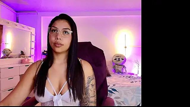 kloe28 online show from 10-30-25, 04:11