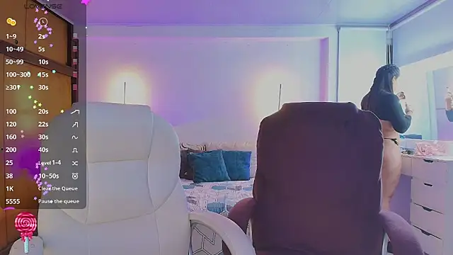 Snapshot of kloe28 chatting on 06-17-26, 03:28 kloe28 online show from 06-17-26, 03:28