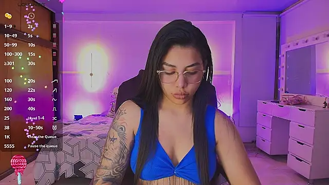 Snapshot of kloe28 chatting on 06-04-26, 03:33 kloe28 online show from 06-04-26, 03:33