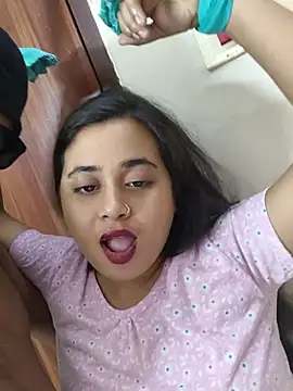 Snapshot of Love_Queen11 chatting on 07-18-26, 04:26 Love Queen11 online show from 07-18-26, 04:26