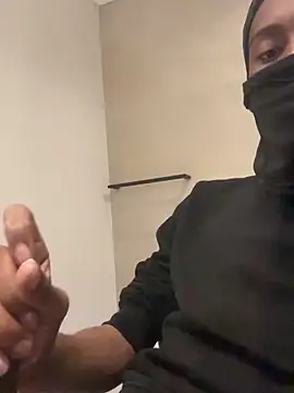 SkinnyD  online show from 12-18-25, 04:33