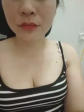 Girl Shy2000 online show from 05-20-26, 10:45