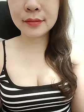 Girl Shy2000 online show from 04-22-26, 11:00