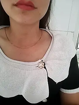 Girl Shy2000 online show from 11-17-25, 03:54