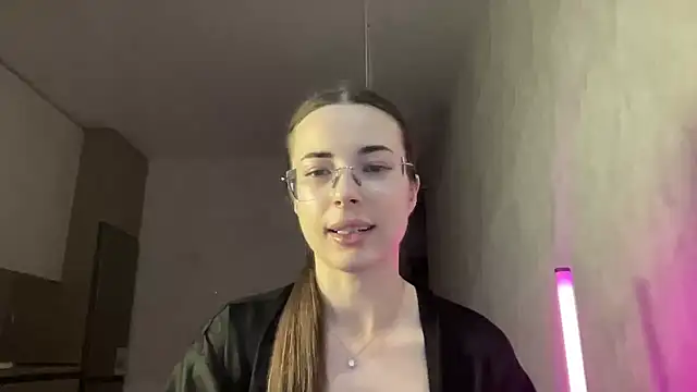Feynelle online show from 10-23-25, 09:02