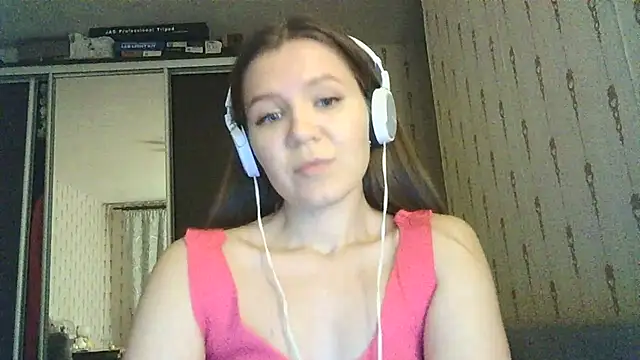 Snapshot of Kalivess chatting on 10-24-25, 08:08 Kalivess online show from 10-24-25, 08:08