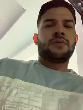 Snapshot of Moisesjrtapia chatting on 09-27-25, 06:41 Moisesjrtapia online show from 09-27-25, 06:41