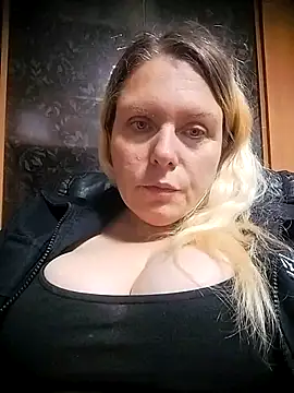 Snapshot of Fiona696 chatting on 10-05-25, 08:10 Fiona696 online show from 10-05-25, 08:10