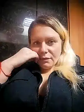 Snapshot of Fiona696 chatting on 10-01-25, 03:38 Fiona696 online show from 10-01-25, 03:38