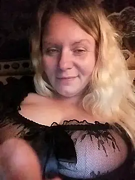 Snapshot of Fiona696 chatting on 10-11-25, 10:00 Fiona696 online show from 10-11-25, 10:00