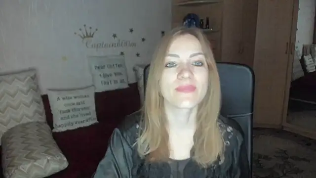 Tiffany Bates online show from 10-13-25, 03:19