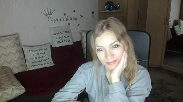 Tiffany Bates online show from 10-28-25, 03:18