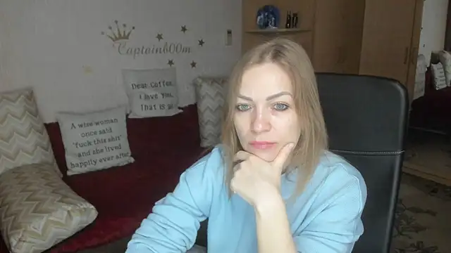 Tiffany Bates online show from 11-26-25, 03:17