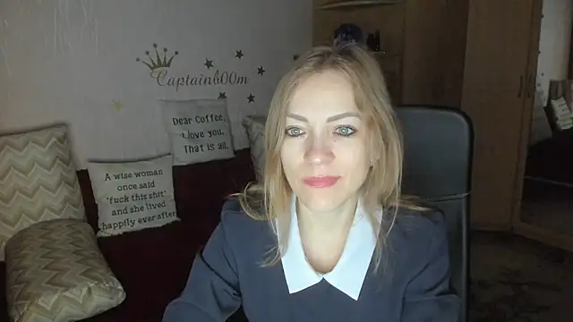 Tiffany Bates online show from 10-12-25, 03:19
