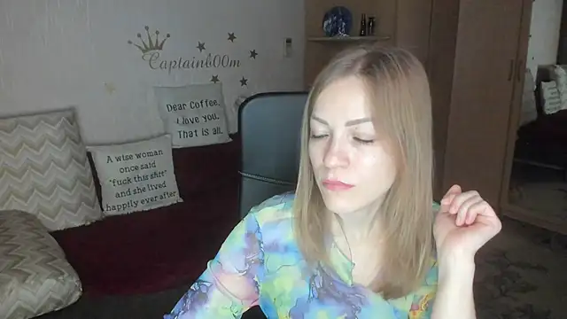 Tiffany Bates online show from 11-22-25, 03:49