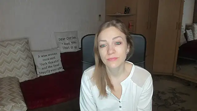 Tiffany Bates online show from 12-23-25, 05:07