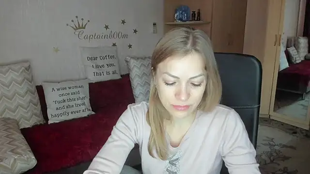Tiffany Bates online show from 09-30-25, 03:34