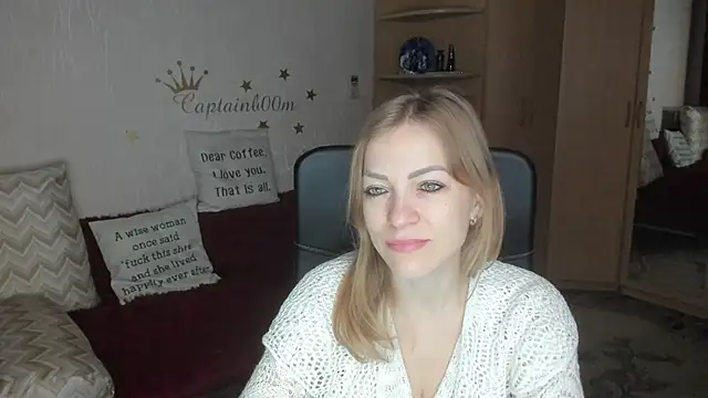 Tiffany Bates online show from 10-20-25, 03:19