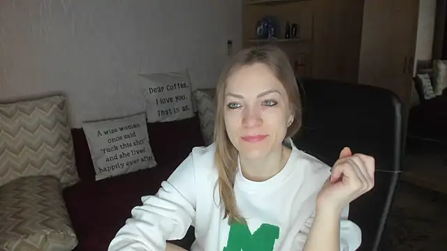 Tiffany Bates online show from 01-13-26, 02:59