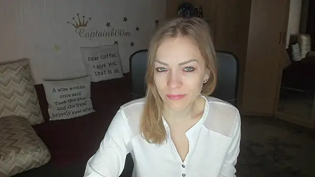 Tiffany Bates online show from 10-24-25, 03:16