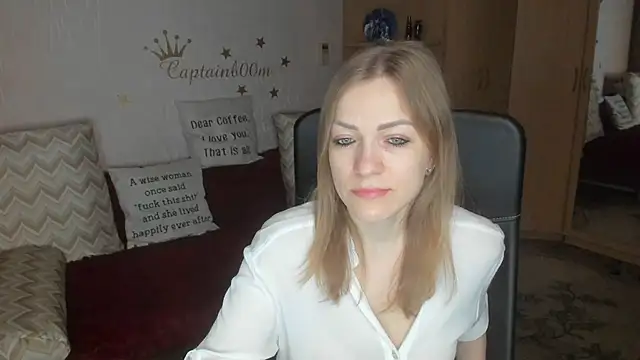 Tiffany Bates online show from 12-15-25, 03:34