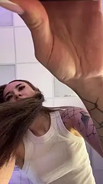 Luna Olsen online show from 02-12-26, 04:23