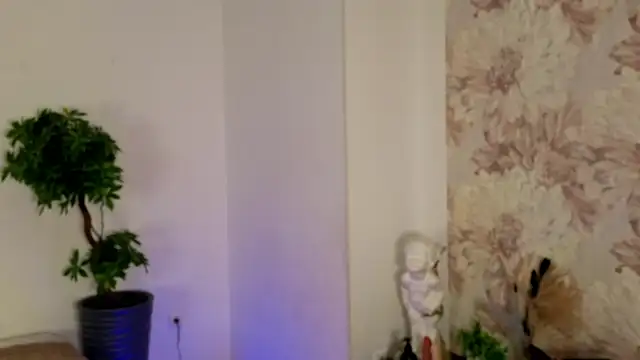 MilaYumi online show from 11-30-25, 05:08