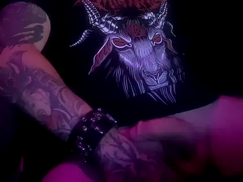 Snapshot of Sinner___ chatting on 10-25-25, 12:32 Sinner online show from 10-25-25, 12:32