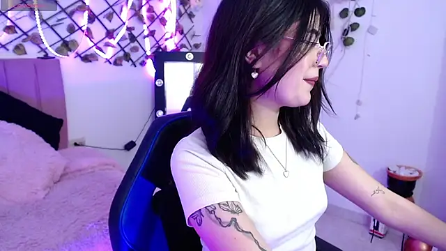 isa bunny18 online show from 10-21-25, 08:30