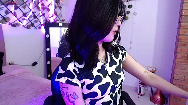 isa bunny18 online show from 10-21-25, 02:22