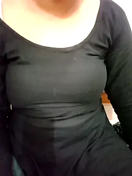 Snapshot of Minakshi_677 chatting on 10-19-25, 05:10 Minakshi 677 online show from 10-19-25, 05:10
