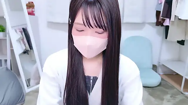 Snapshot of rinochi_ chatting on 10-17-25, 12:51 rinochi online show from 10-17-25, 12:51