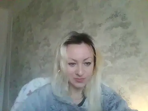 Snapshot of Veyrise chatting on 10-25-25, 08:24 Veyrise online show from 10-25-25, 08:24