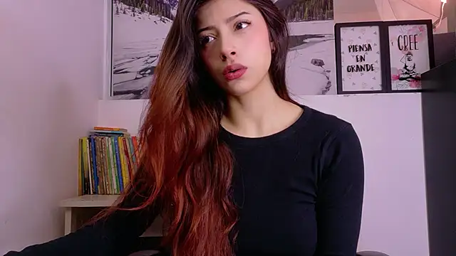 Snapshot of Adrianna5_ chatting on 04-26-26, 09:39 Adrianna5 online show from 04-26-26, 09:39