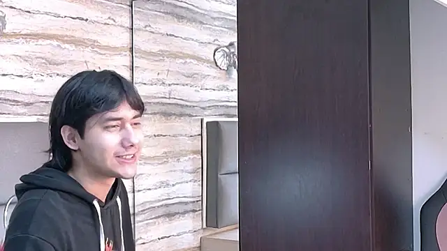 Snapshot of Lovers_21 chatting on 06-11-26, 04:20 Lovers 21 online show from 06-11-26, 04:20