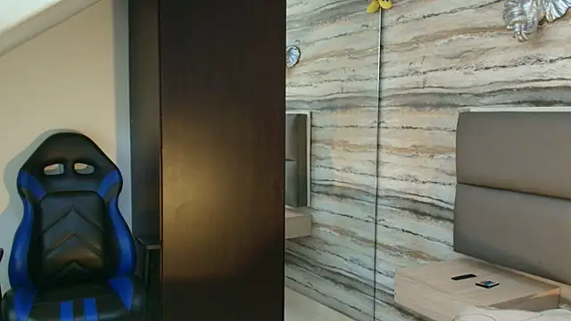 Lovers 21 online show from 01-13-26, 03:43