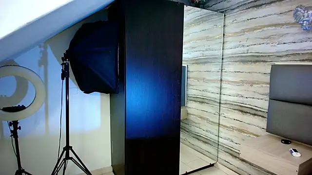 Lovers 21 online show from 11-15-25, 07:40