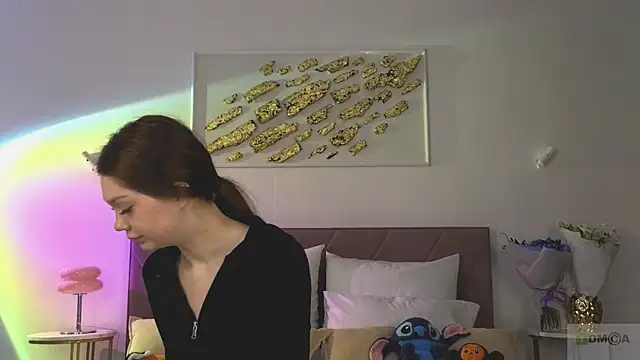 Nicole Broown  online show from 11-27-25, 09:37