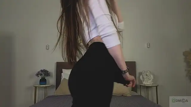 Nicole Broown  online show from 04-02-26, 08:48